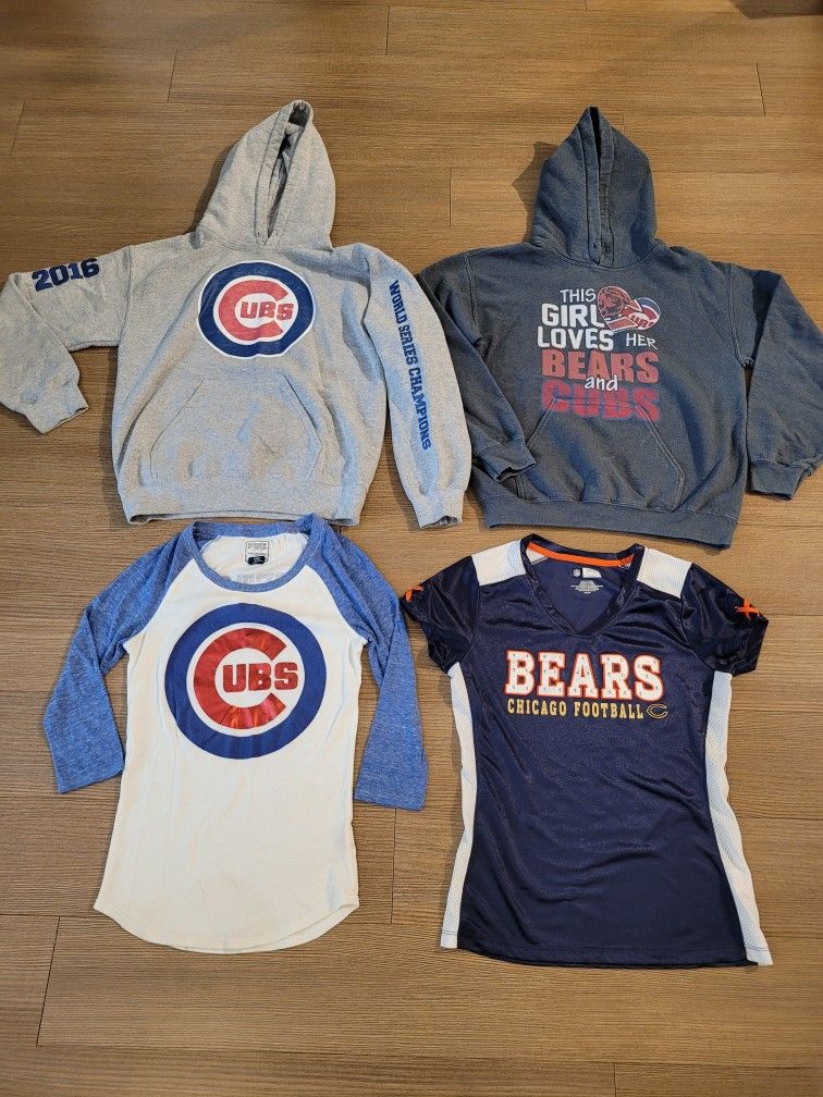 Bundle of Chicago Cubs & Bears Women's shirts Small