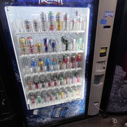 SODA VENDING MACHINE  BEV MAC 4