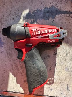 Milwaukee m12 1/4” impact driver