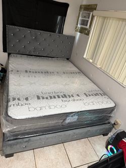 NEW MATTRESS QUEEN SIZE PLUSH WITH BOX SPRING