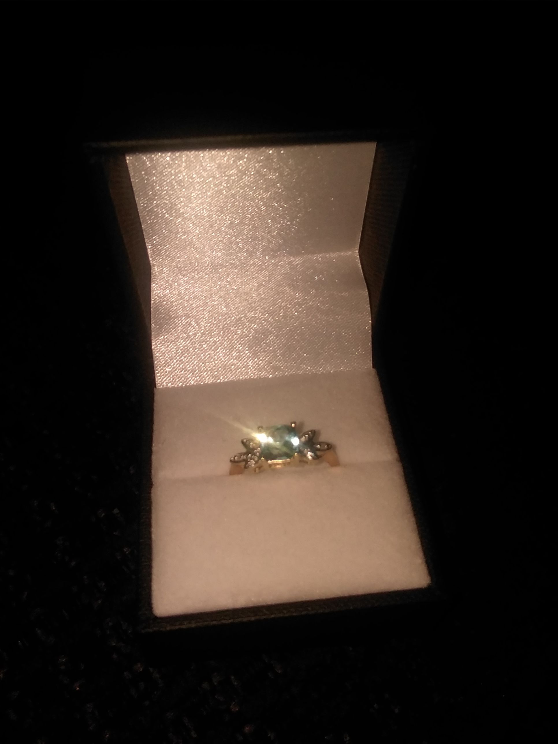 10k gold lyg ring 1/8 diamond