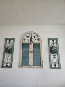Wall decor 3 PC set. Don't sale separate.
