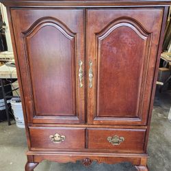FREE LOCAL DELIVERY!! Queen Anne Style TV Console Cabinet Armoire