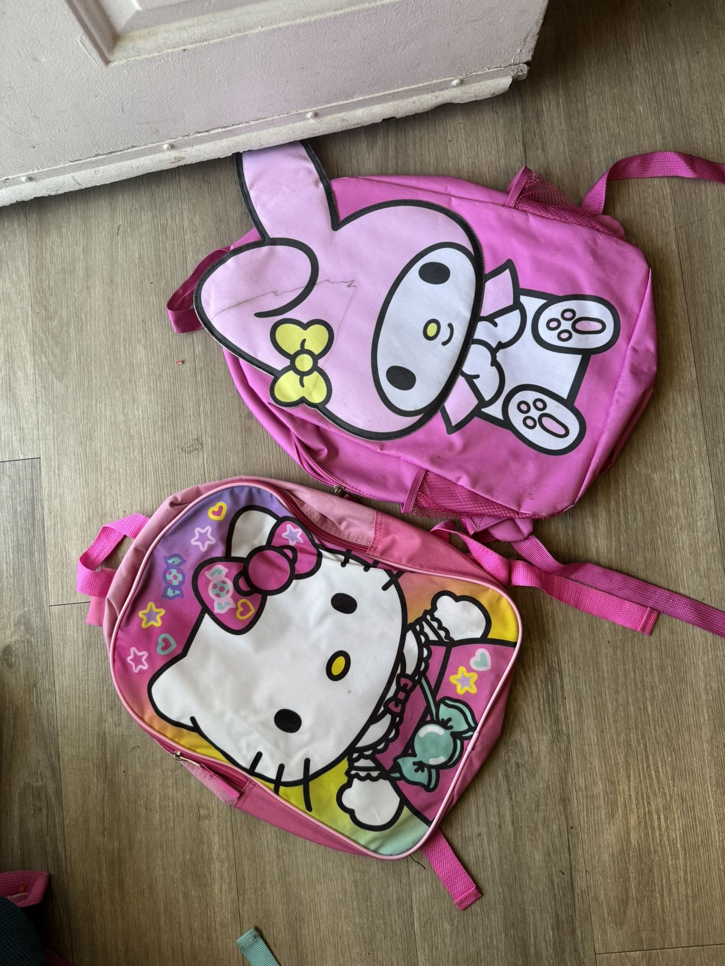 Girl Bundle Of 2 Backpacks 🎒 Used Still Good / Look At The Pictures / Hello Kitty & Melody