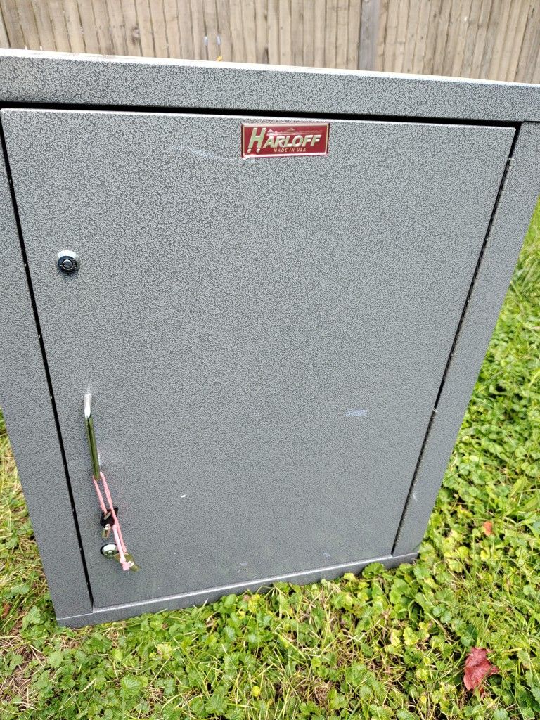 Harloff Medical Cabinet With Keys Size In Pictures