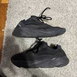 Yeezy Boost 700 V2 Vanta