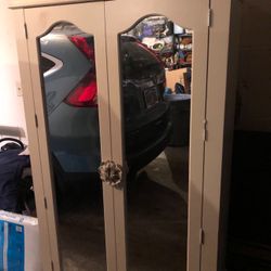 BEAUTIFUL WHITE BEDROOM SET