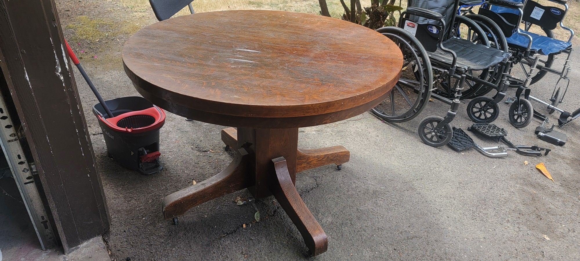 Solid Oak Antique Dining Table Round