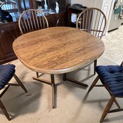 Kitchen table With 4 Chairs