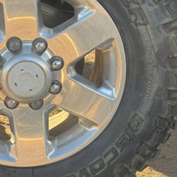 Cooper TL275/70R18 8 Lug