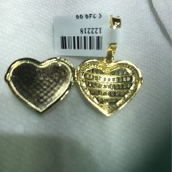 Beautiful heart Lockket with the White  Sapphire Pendant Two sided picture