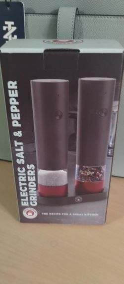 Electric salt and pepper grinder