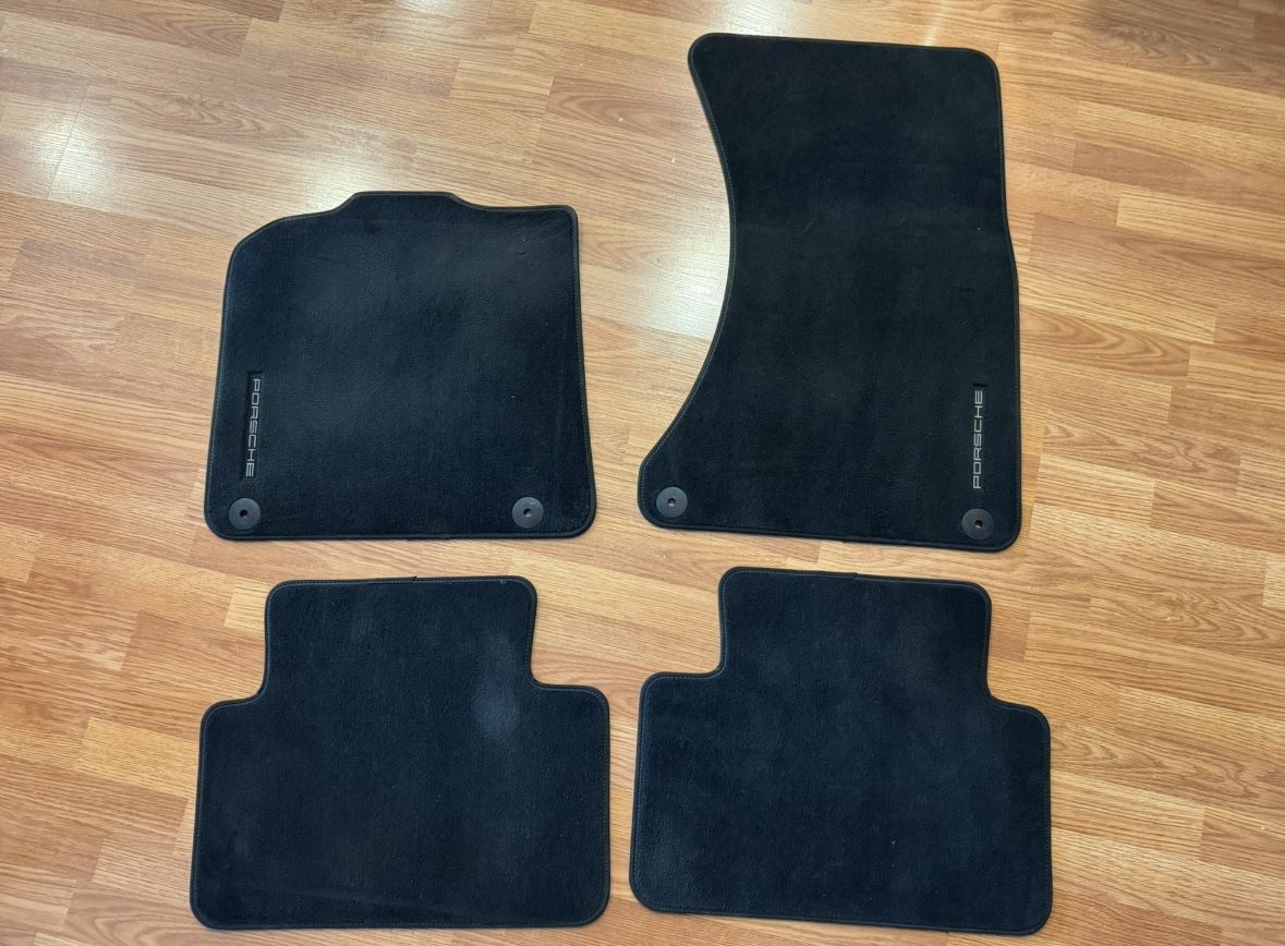 Porsche Macan OEM Carpet Floor Mats