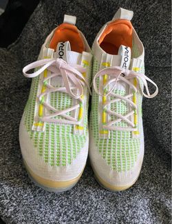 NIKE VAPORMAX  SIZE 8.5  WOMENS