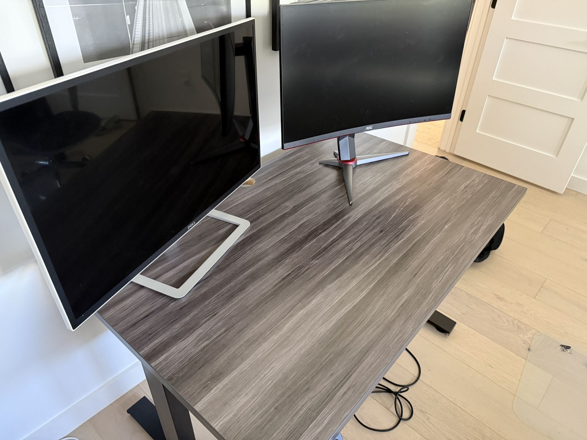 Standing Desk & Monitors (32” + 27” curved/gaming)