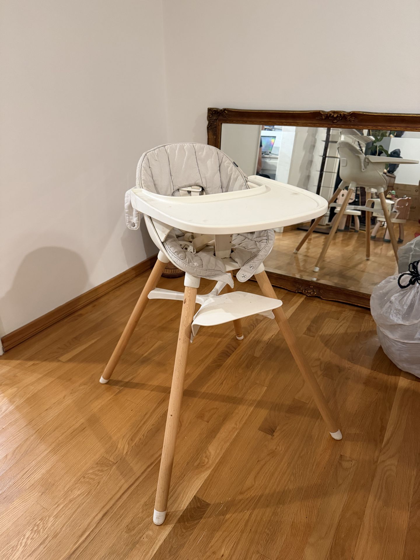 Lalo Feeding High Chair + 3 Seat Cushions