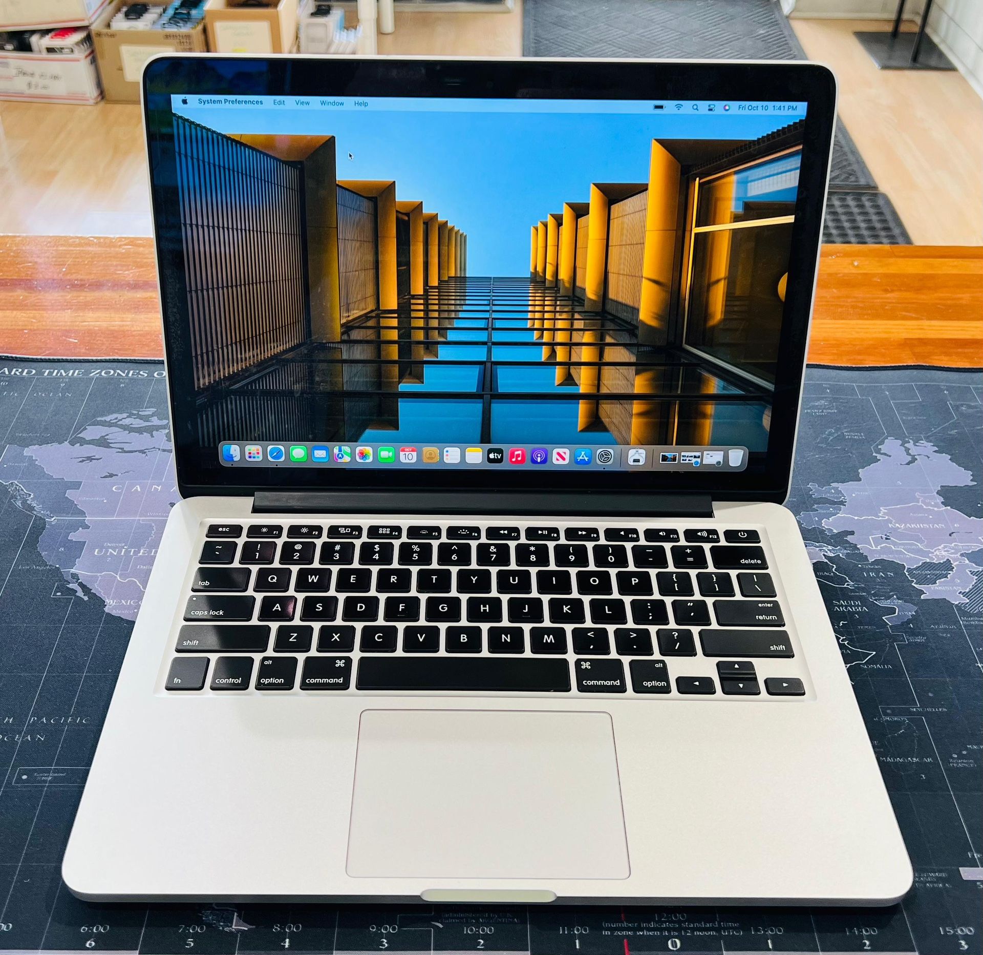 Apple MacBook Pro 2015 13” Core i5 8GB 256GB OS Monterey  -Screen Delam