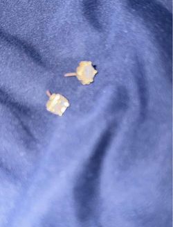 Gold Prong Stud Earrings with Stone