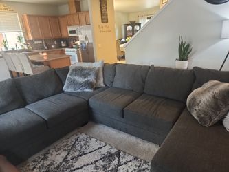 Huge beautiful Elegant Gray sectional