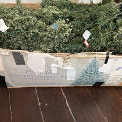 7.5 Ft Christmas Tree