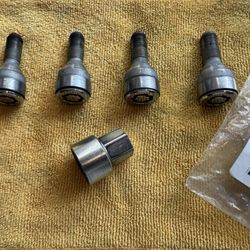 2021 Jeep - Locking Lug Nuts