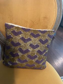 2 decorative pillows small
