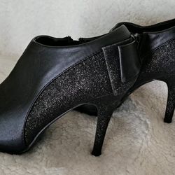 Ladies Glittery  5" Dress Bootie With Bow