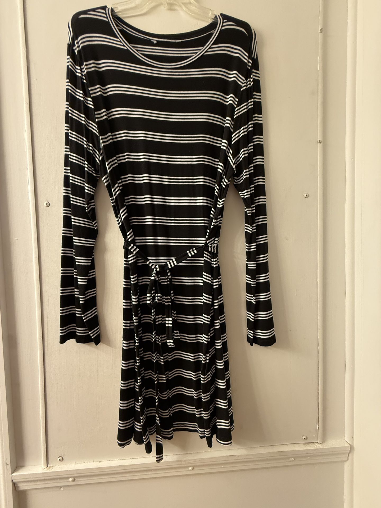 Black And White Stripe Dress X Lg
