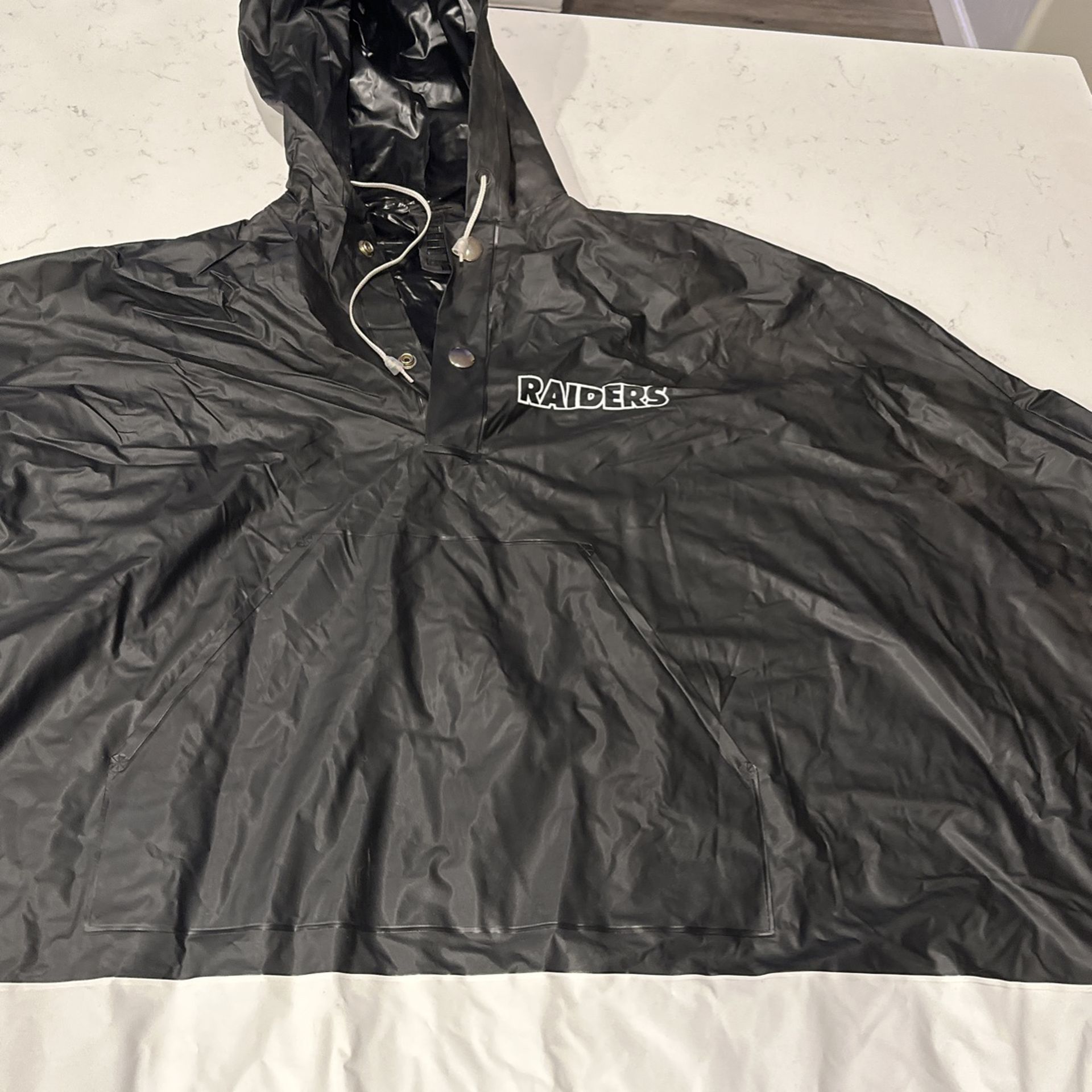 Raiders rain Coat L