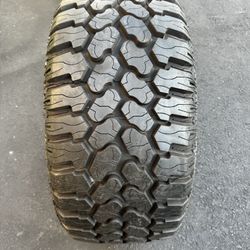 (1) 325/60R18 Pro Comp Xtreme All Terrain 