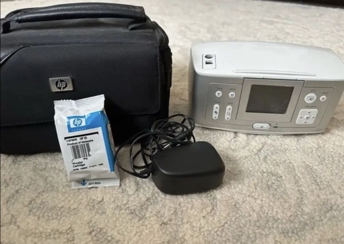 HP Photosmart 385 Q6387L Digital Photo Portable Inkjet Printer W/ Case And Ink
