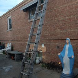 28 Ft WERNER Heavy Duty Aluminum Ladder 