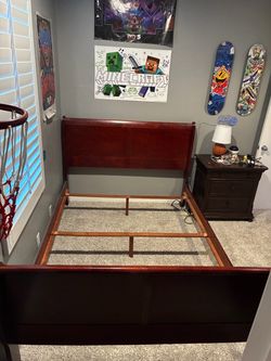 Queen bedframe