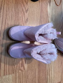 Toddler Girl snow boots size 4