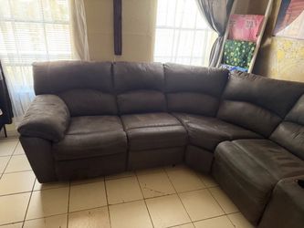 Sectional with recliner