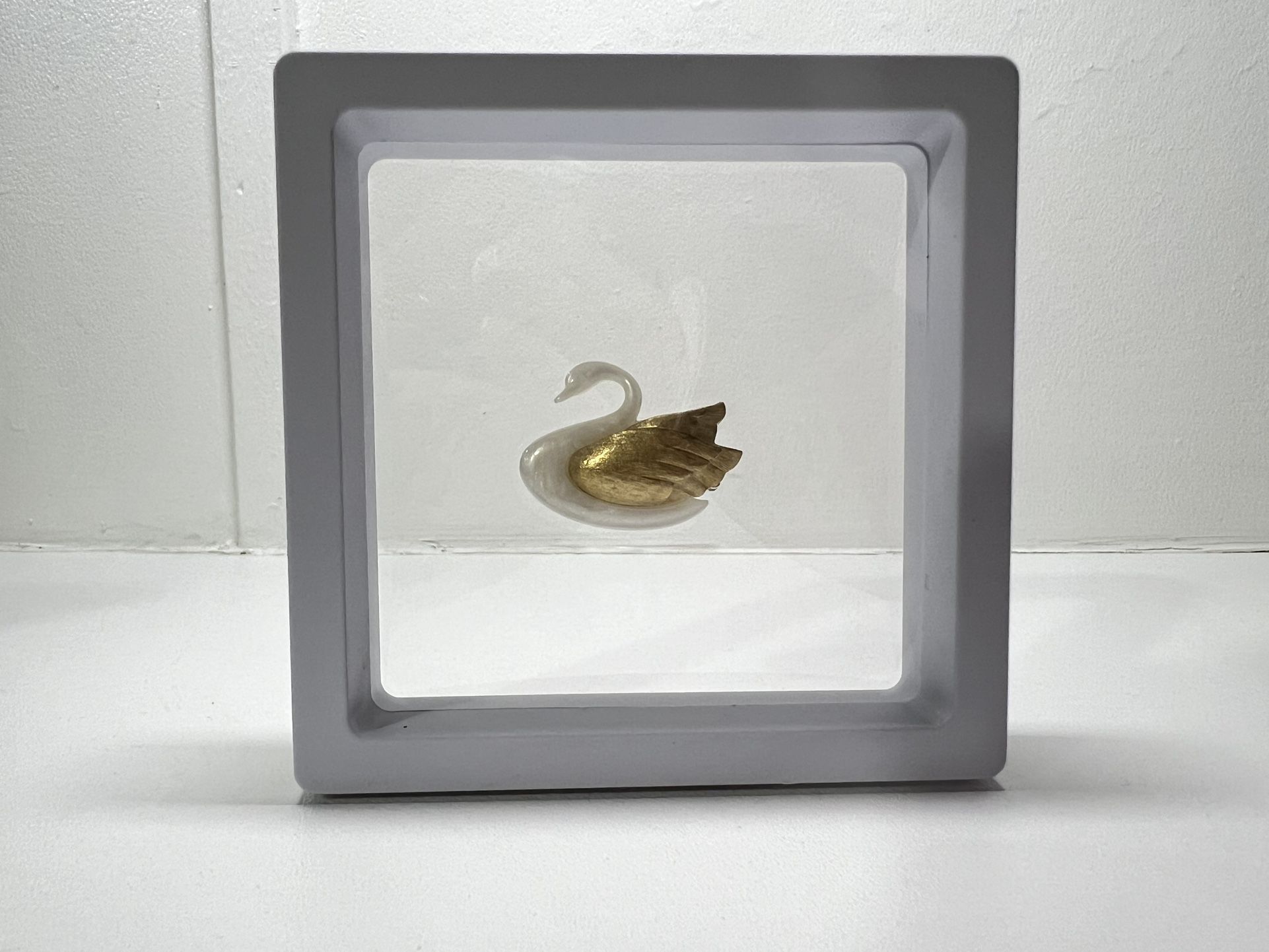Vtg Avon "Graceful Swan" Figural Brooch Pin 1980's White Lucite & Brushed Gold