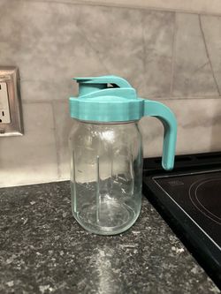 Breastmilk pitcher