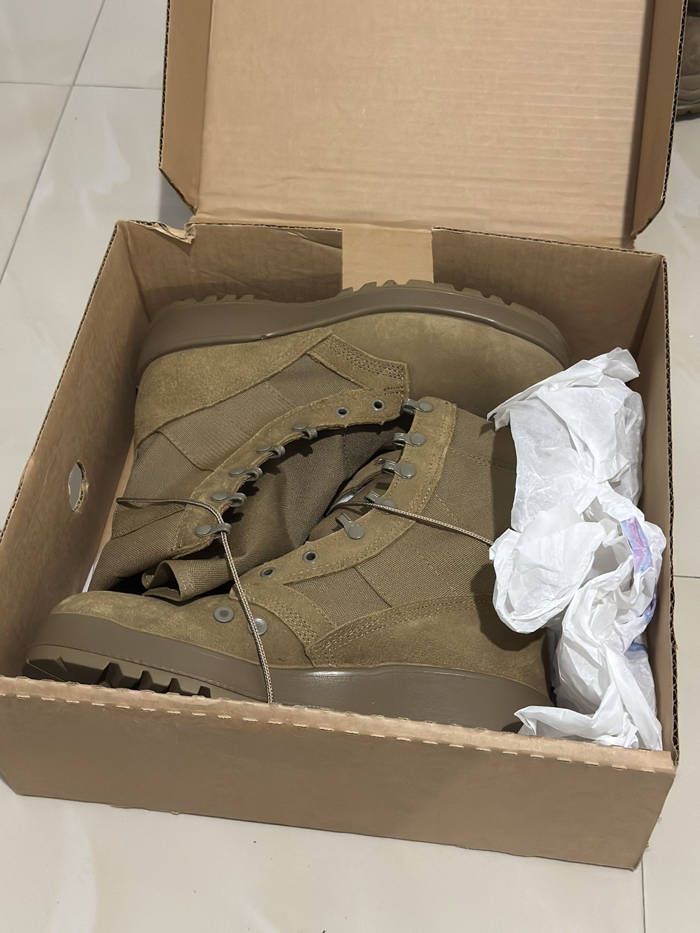 Brand New Army Issue Boots - Men 9.5 US