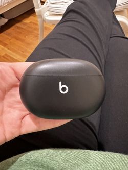 Black Beats Studio Buds