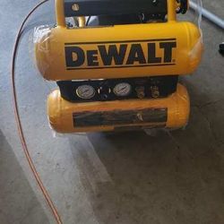 DeWalt D55154 4 GALLON Electric Wheeled Dolly Air Compressor 