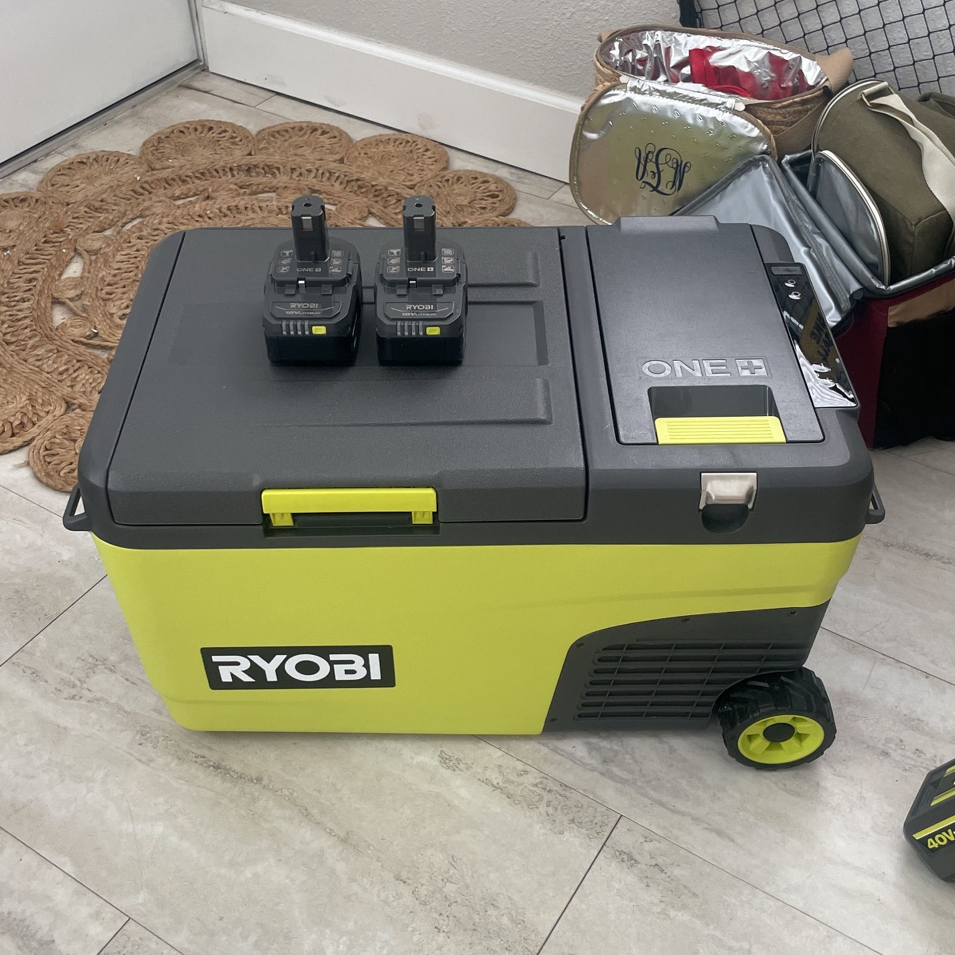 Ryobi 18V Cooler with Two 4ah Batteries And Charger