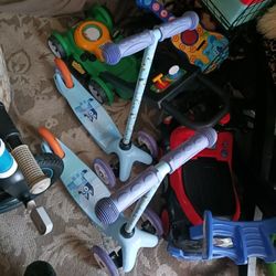 2 Toddlers Bluey Scooters Like New 18 Both Paid 40each