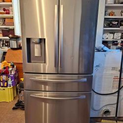 Samsung Refrigerator With Family Hub