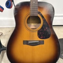 Yamaha F335 Acoustic Guitar