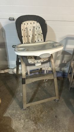 Ingenuity 3 in 1 High Chair converts from a full size high chair to a booster seat and a toddler chair