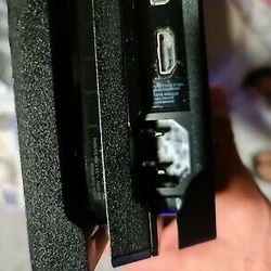 Ps4 pro With Double Controllers And 4games 
