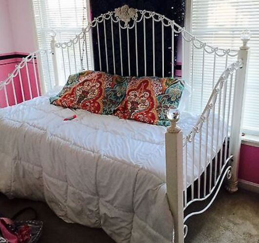 Ivory & Glass Ball Disney Princess Daybed