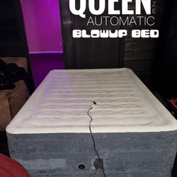 Fast inflating Queen Automatic Air Mattress – Like New!