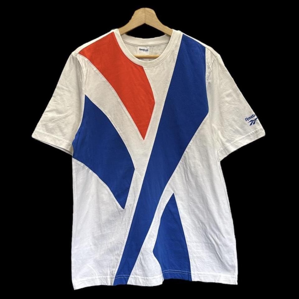 REEBOK TEE SIZE MEDIUM 