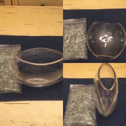 🐇ONE Beautiful heavy thick unique shaped flower floral glass vase with glass marbles (see all pics) $10 Mesa (Higley and US60)